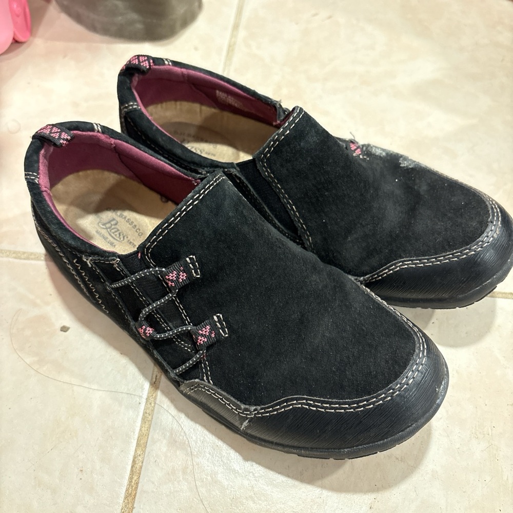 G.H. Bass & Co. Kids Slippers in Black with Pink Details